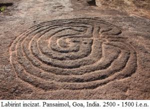 11.1.2.10 Labirint incizat la Pansaimol, Goa, India. 2500 - 1500 î.e.n.